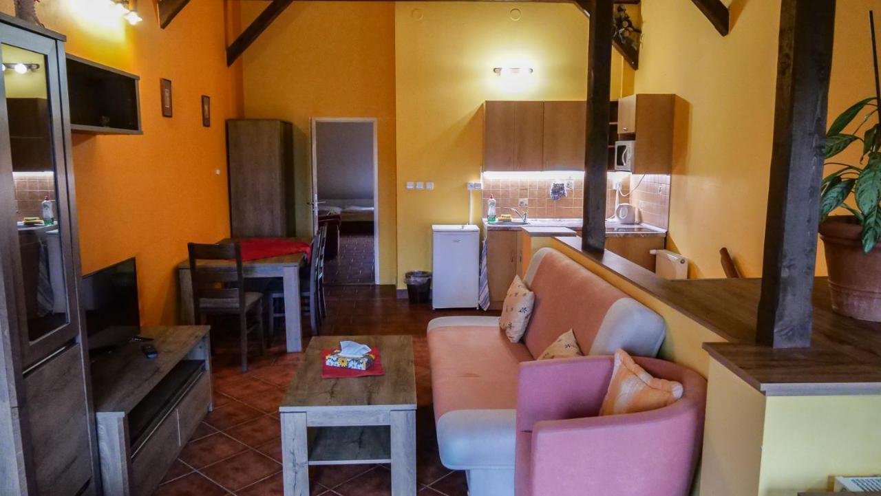 Penzion Na Hradbach Louny Εξωτερικό φωτογραφία