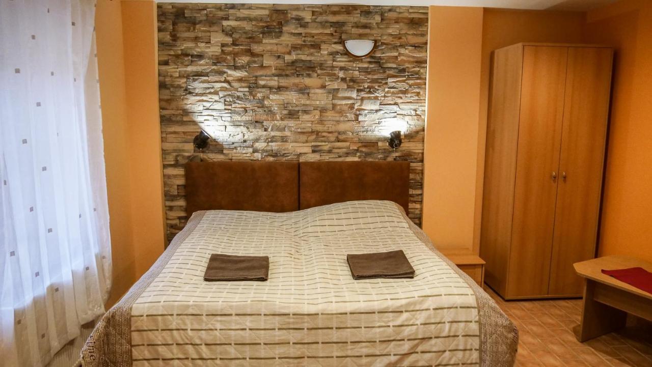Penzion Na Hradbach Louny Εξωτερικό φωτογραφία