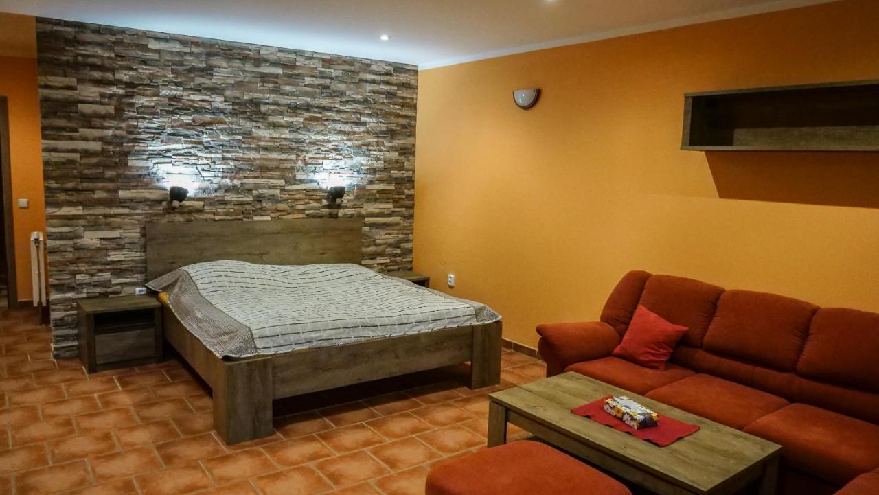 Penzion Na Hradbach Louny Εξωτερικό φωτογραφία